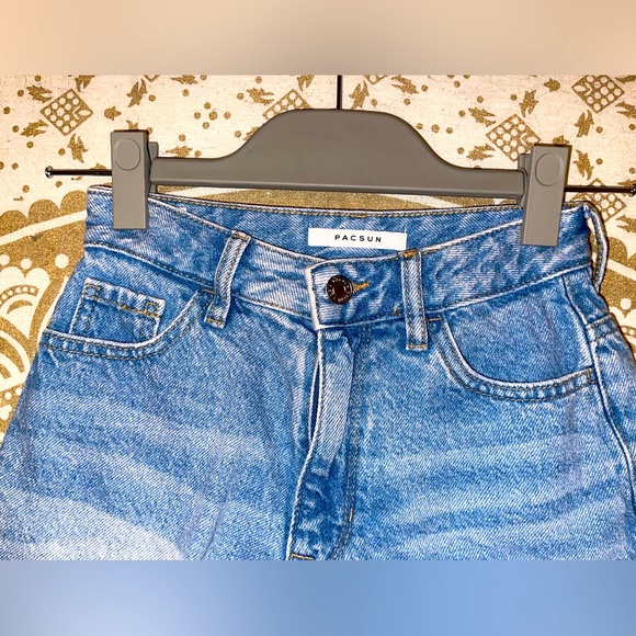 “PACSUN” LADIES BLUE DENIM FRAYED ZIP & BUTTON-UP SHORTS, SIZE 22 (WAIST 23) - Picture 3 of 5